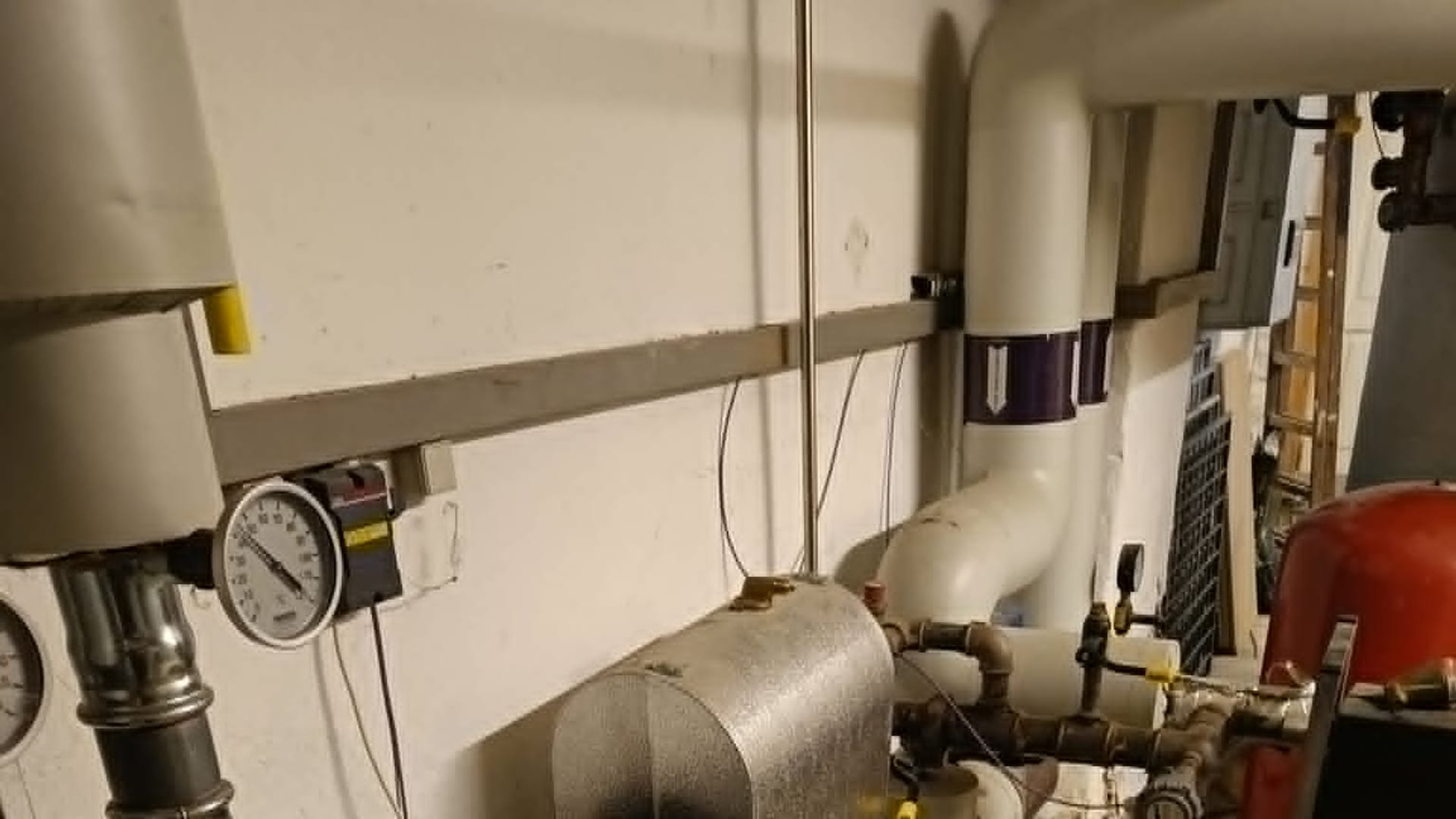 Fjernvarme unit monteret af Feldskou VVS